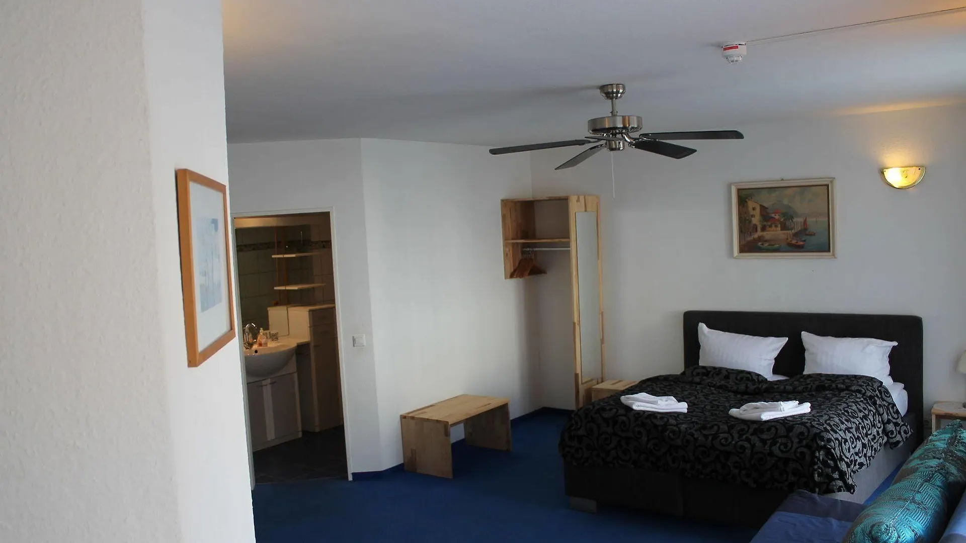 City Lounge Hotel Dusseldorf 3*,